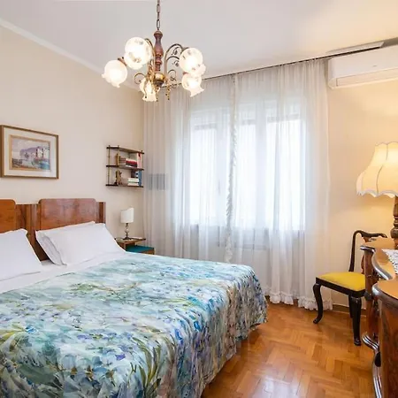 Nel Salotto Di Триест